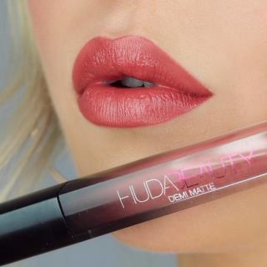 Huda Beauty Demi Matte Lipstick - Feminist